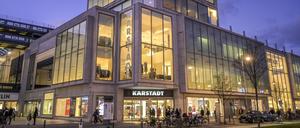 Karstadt in der Steglitzer Schloßstraße. Diese Filiale ist – anders als die in der Wilmersdorfer Straße – offenbar nicht von Schließung bedroht.