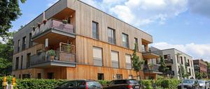 Beim Tag der Architektur am 27.06.21 in Potsdam steht Holz als Baumaterial im Fokus. Mehrfamilienhaus am Waldpark in der Herrmann-Kasack-Strasse in Potsdam.