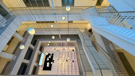 Blick ins Foyer des heute eröffneten Rahel Hirsch Centers für Translationale Medizin. Das neue Center gehört zu dem Berlin Institute of Health in der Uniklinik Charité.