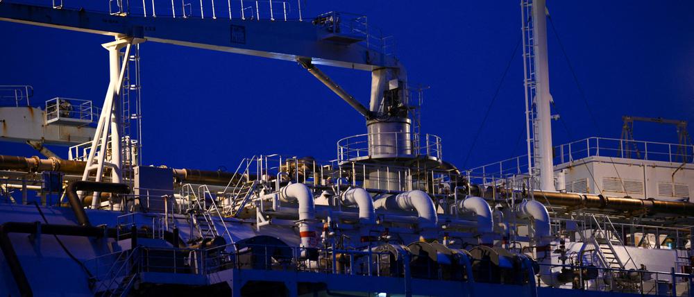 Das Spezialschiff „Neptun“ soll als schwimmendes Flüssigerdgas-Terminal im Hafen von Lubmin dienen (Symbolbild).