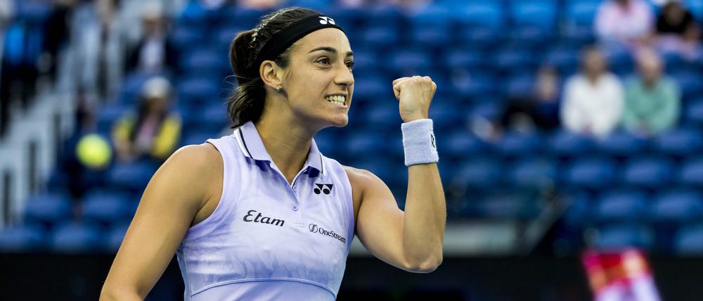 Caroline Garcia siegte in einem engen Zweitrundenmatch gegen Leylah Fernandez aus Kanada.