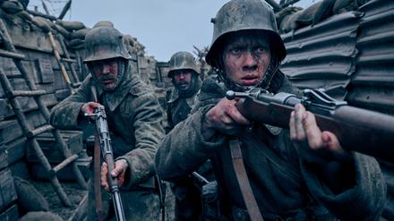 Bild aus einer Szene des Films „Im Westen nichts Neues“.