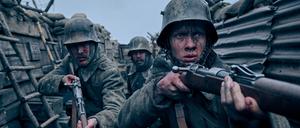 Bild aus einer Szene des Films „Im Westen nichts Neues“.