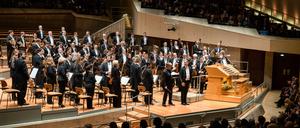 Esa-Pekka Salonen, der Organist Olivier Latry und die Berliner Philharmoniker.,