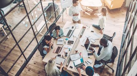 Arbeiten im Start-up. Obwohl die Seed-Runden rückläufig sind, steigt die Zahl der Gründungen.
