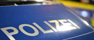 Schriftzug Polizei in Nahaufnahme. 