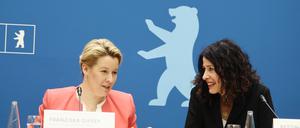 Die Regierende Bürgermeisterin Franziska Giffey (l.) und die Senatorin für Umwelt, Mobilität, Verbraucher- und Klimaschutz, Bettina Jarasch.