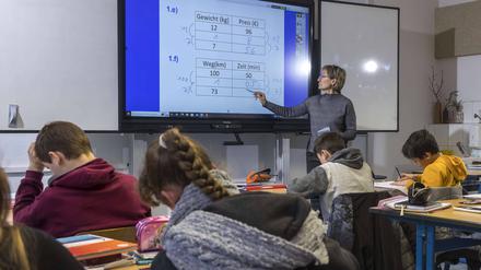 An deutschen Schulen fehlen viele Lehrerinnen und Lehrer.