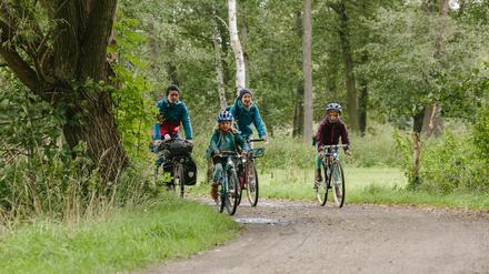 Die Autorin mit ihrer Familie auf der Strecke durch den Spreewald.