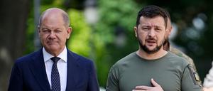 Wolodymyr Selenskyj (r), Präsident der Ukraine, und Bundeskanzler Olaf Scholz (SPD).
