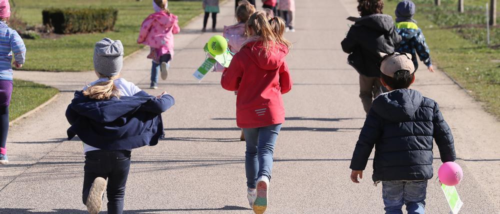 Kinder im Potsdamer Volkspark (Symbolfoto).