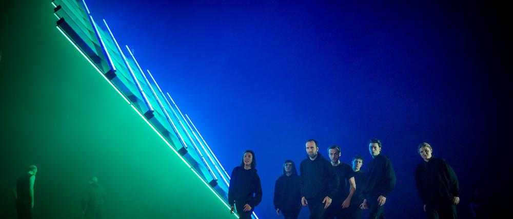 Harter Schnitt: „Leonce und Lena“ am DT Berlin. Foto: Arno Declair

 

 

 