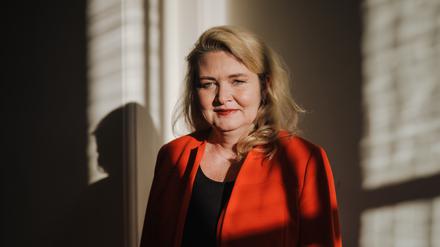 Kristin Brinker ist eine deutsche Politikerin. Seit 2016 ist Brinker Abgeordnete im Berliner Abgeordnetenhaus. Seit März 2021 ist sie Landesvorsitzende der Berliner AfD. Für die Abgeordnetenhauswahl 2021 wurde sie zur Spitzenkandidatin gewählt und ist seit September 2021 Fraktionsvorsitzende.