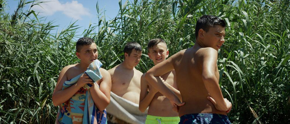 Für die Kinder ist der verschmutzte Fluss ein Badeparadies.