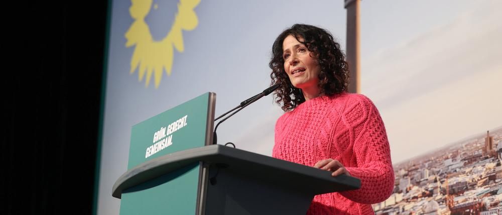 Bettina Jarasch (Bündnis90/Die Grünen), Verkehrssenatorin und Spitzenkandidatin für die Abgeordnetenhauswahl, spricht bei der Landesdelegiertenkonferenz ihrer Partei im Estrel-Hotel zu den Delegierten.