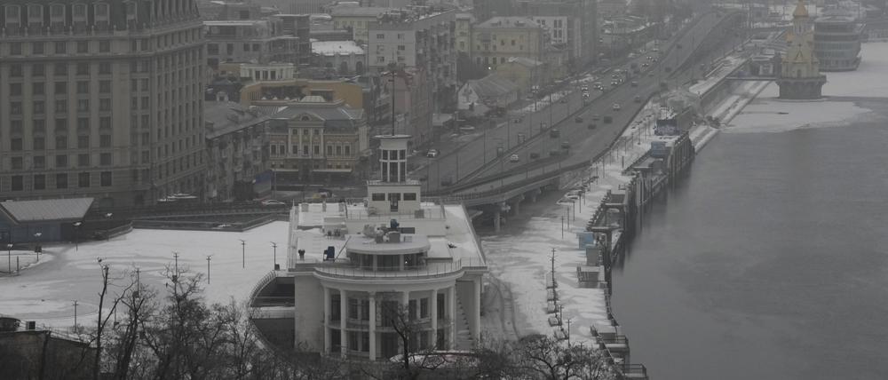 Nebel bedeckt das Stadtzentrum der ukrainischen Hauptstadt am 14.01.2023.