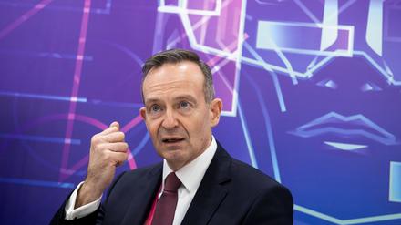  Volker Wissing (FDP), Bundesminister für Verkehr und Digitales, redet bei einem Pressegespräch im German Pavillon auf der Technik-Messe CES. 