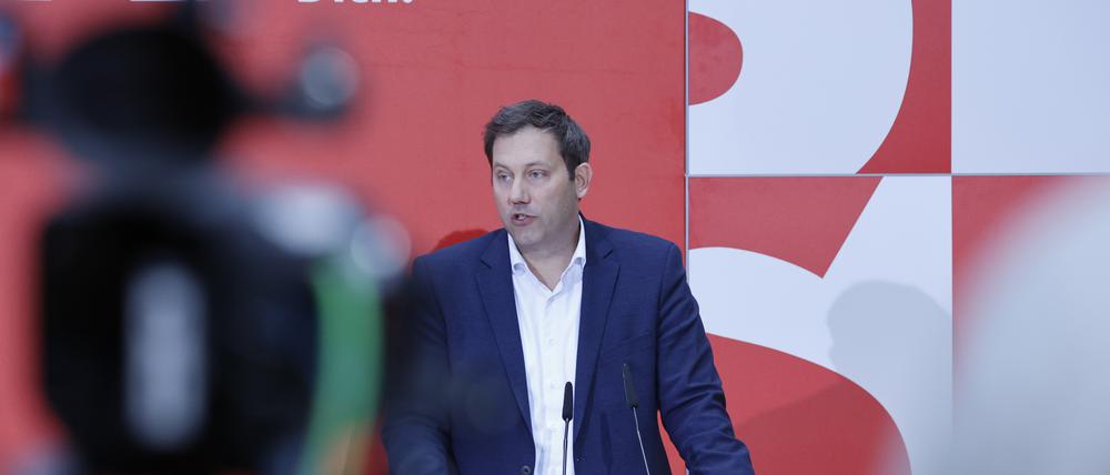 Lars Klingbeil bei einer Pressekonferenz im Willy-Brandt-Haus.