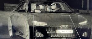 „Mit 144 km/h statt 50 km/h hat dieser Autofahrer wohl heute Mittag die Buckower Chaussee in Neukölln mit einer Startbahn verwechselt.“ Das schrieb die Polizei am Sonnabend auf Twitter.