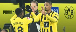 Emotionaler Moment. Sébastien Haller (r.) feierte gegen Augsburg nach der Hodenkrebserkrankung sein Comeback.