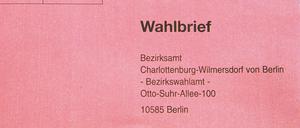 Bildnummer: 50491994  Datum: 30.04.2004  Copyright: imago/Schöning
Roter Wahlbrief an das Bezirkswahlamt Charlottenburg-Wilmersdorf für die Briefwahl der Abgeordneten des Europäischen Parlaments am 13. Juni 2004, Objekte; 2004, Berlin, Symbolfoto, Wahl, Europawahl, Wahlen, Europawahlen, Wahlbriefe, Europäisches, Briefwahlen, Schriftzug; , quer, Kbneg, Einzelbild, Freisteller, Internationale Politik, Politik, Deutschland,  ,