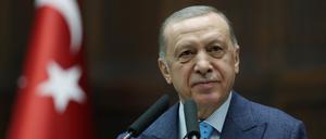 Turkish President Tayyip Erdogan addresses lawmakers of his AK Party during a meeting at the parliament in Ankara, Turkey January 18, 2023. Presidential Press Office/Handout via REUTERS ATTENTION EDITORS - THIS PICTURE WAS PROVIDED BY A THIRD PARTY. NO RESALES. NO ARCHIVES