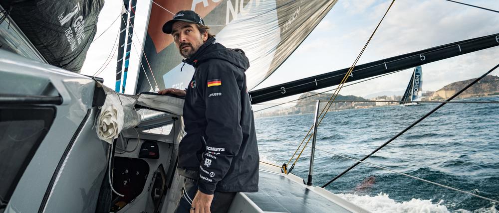 HANDOUT - 08.01.2023, Spanien, Alicante: Boris Herrmann segelt mit seinem Team Malizia beim Hafenrennen des 14. Ocean Race. Herrmann geht mit seinem Neubau «Malizia · Seaexplorer» ins Rennen. (zu dpa: «The Ocean Race: Boris Herrmann kämpft um Podiumsplatz») Foto: Antoine Auriol/Team Malizia/dpa +++ dpa-Bildfunk +++