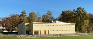 Mit dem Neubau auf dem Hubertussportplatz in Berlin-Grunewald sind nicht alle zufrieden.