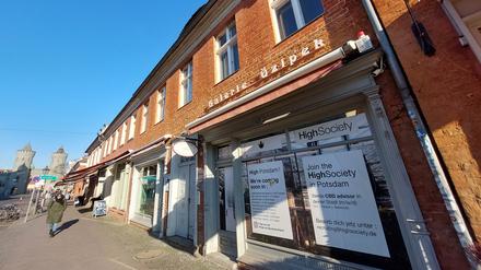 Cannabis statt Teppiche: Für die ehemalige Galerie Ozipek in der Friedrich-Ebert-Straße in Potsdam gibt es neue Pläne.