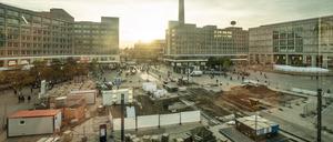 Alexanderplatz, Grossbaustelle, Absenkung des U-Bahntunnels der U2 durch Covivio Hochhausbaustelle, Fernsehturm, Herbst, Berlin Alexanderplatz, Grossbaustelle, Absenkung des U-Bahntunnels der U2 durch Covivio Hochhausbaustelle, Fernsehturm, Herbst, Berlin *** Alexanderplatz, major construction site, lowering of the U2 subway tunnel by Covivio high-rise construction site, television tower, autumn, Berlin Alexanderplatz, major construction site, lowering of the U2 subway tunnel by Covivio high-rise construction site, television tower, autumn, Berlin