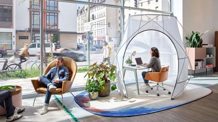 Das Unternehmen Steelcase berät. 