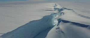 Der Riss Chasm-1 blieb viele Jahre inaktiv, hat aber nun einen neuen Eisberg geschaffen.