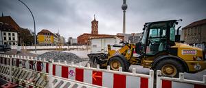 Berlin Mitte Baustelle neues Quartier Molkenmarkt hinter Rotes Rathaus sowie Nikolai-Viertel an Grunerstraße / Spandauer Straße / Stralauer Straße - 22.01.2023 Berlin *** Berlin Mitte construction site new quarter Molkenmarkt behind Rotes Rathaus as well as Nikolai quarter at Grunerstraße Spandauer Straße Stralauer Straße 22 01 2023 Berlin