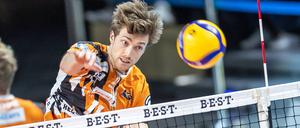 Hier schmettert der Autor. Cody Kessel in Aktion.