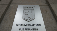 Eingangsschild der Senatsverwaltung für Finanzen in Berlin.