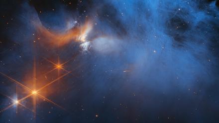 Dieses Bild des „James Webb“-Weltraumteleskops der NASA/ESA/CSA zeigt die zentrale Region der dunklen Molekülwolke Chamäleon I, die sich in 630 Lichtjahren Entfernung befindet. 