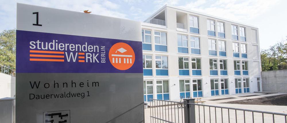 Studenten, Young Professionals, Berufseinsteiger, Berater, Projektmitarbeiter oder Pendler suchen preiswerten Wohnraum in den Großstädten. Gewerbliche Betreiber temporärer Business-Konzepte haben angesichts der Knappheit bezahlbarer Wohnungen gute Renditechancen.