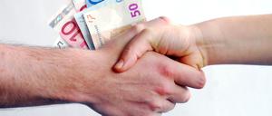 Von einer Hand zur anderen: Geld steuerfrei verschenken