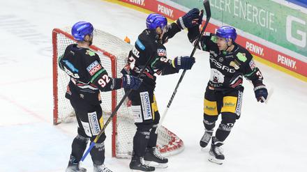 Kevin Clark, Leo Pföderl und Marcel Noebels (v. r.) sorgten zuletzt für viel Torgefahr.