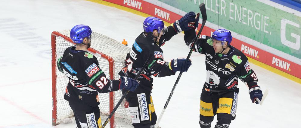 Kevin Clark, Leo Pföderl und Marcel Noebels (v. r.) sorgten zuletzt für viel Torgefahr.