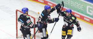 Kevin Clark, Leo Pföderl und Marcel Noebels (v. r.) sorgten zuletzt für viel Torgefahr.