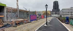 Neben der Baustelle des Garnisonkirchturmes, hier im Hintergrund, wächst das künftige Kreativquartier. 