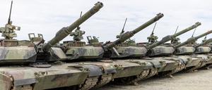 Panzer des Typs M1A2 Abrams auf dem Gelände der US-Streitkräfte in Grafenwöhr.