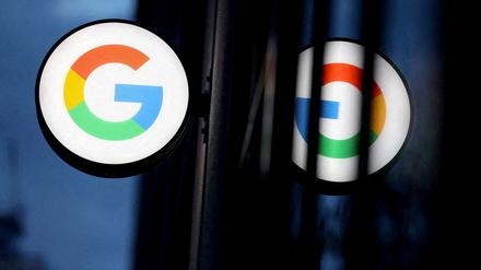 Das Google-Logo an einem Store in Manhattan.