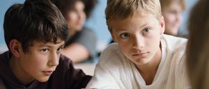 Rémi (Gustav De Waele, links) und Léo (Eden Dambrine) sind beste Freunde – bis die Schulkameraden anfangen, Fragen zu stellen.