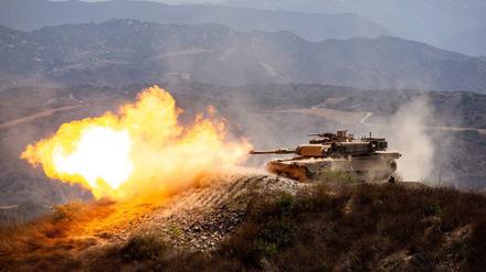 Ein M1 Abrams Kampfpanzer während einer Militärübung in den USA.