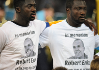 Deutschland - Elfenbeinküste: Beide Teams gedenken Robert ...