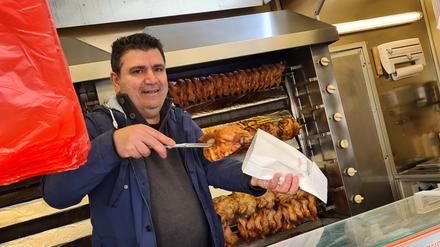 Sarhat Darbandi und sein Hähnchengrill.