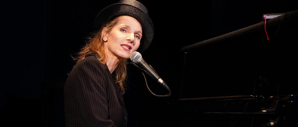 Alina Gause tritt als Künstlerin unter dem Namen Alina Lieske auf. Hier in ihrer Show „Diva Berlin“.