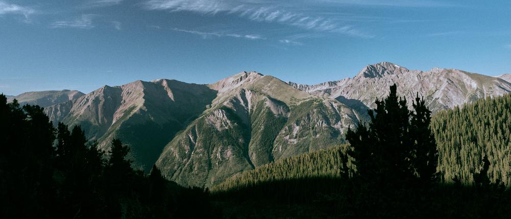 Felsig sind Berge ja oft. Diese heißen sogar so.